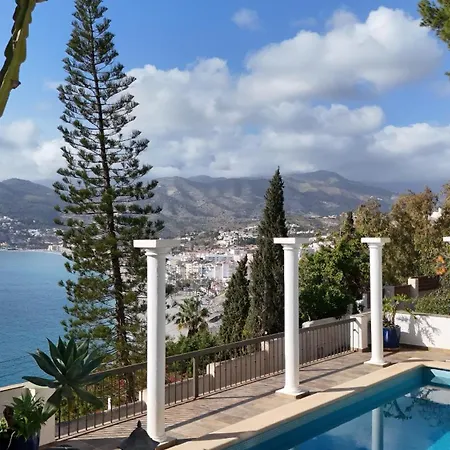 Villa With Private Pool 5 Minute Walk To The Beach *