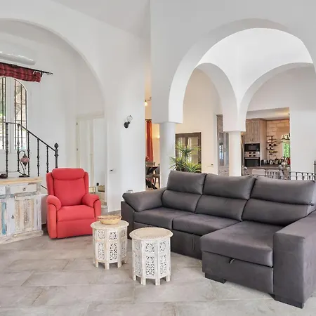 Villa Villa With Private Pool 5 Minute Walk To The Beach *