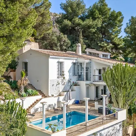 Villa With Private Pool 5 Minute Walk To The Beach
