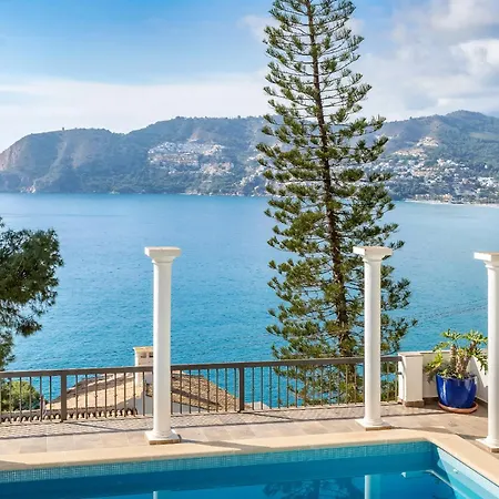 Villa With Private Pool 5 Minute Walk To The Beach *